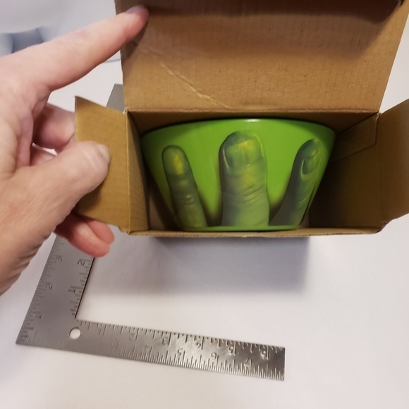 Marvel Incredible Hulk Hand Cereal Bowl Loot Crate Exclusive #55750 Melamine 6" - Picture 3 of 7